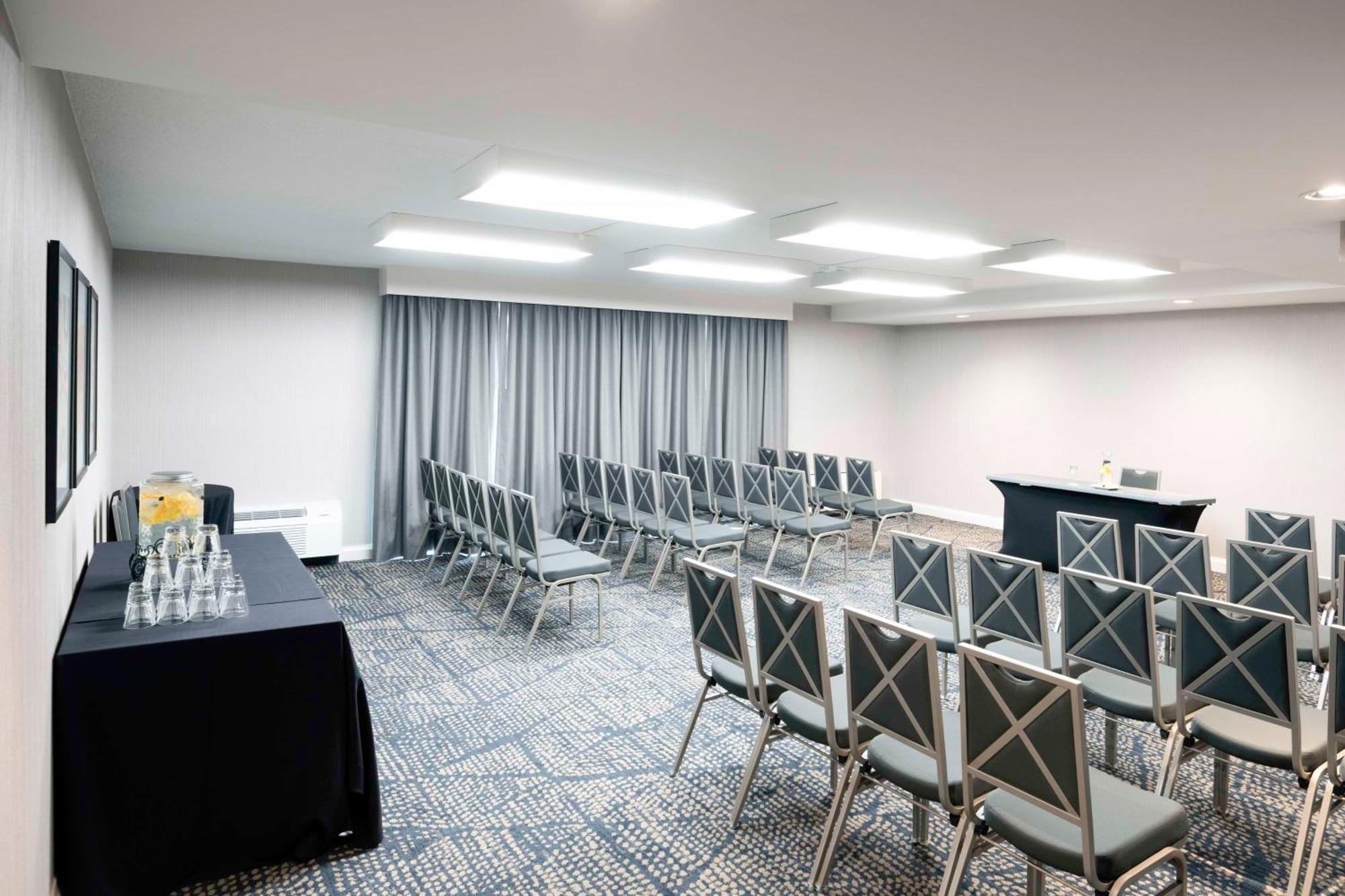 DoubleTree by Hilton Hotel Chicago - North Shore centro de conferencias Skokie Exterior foto