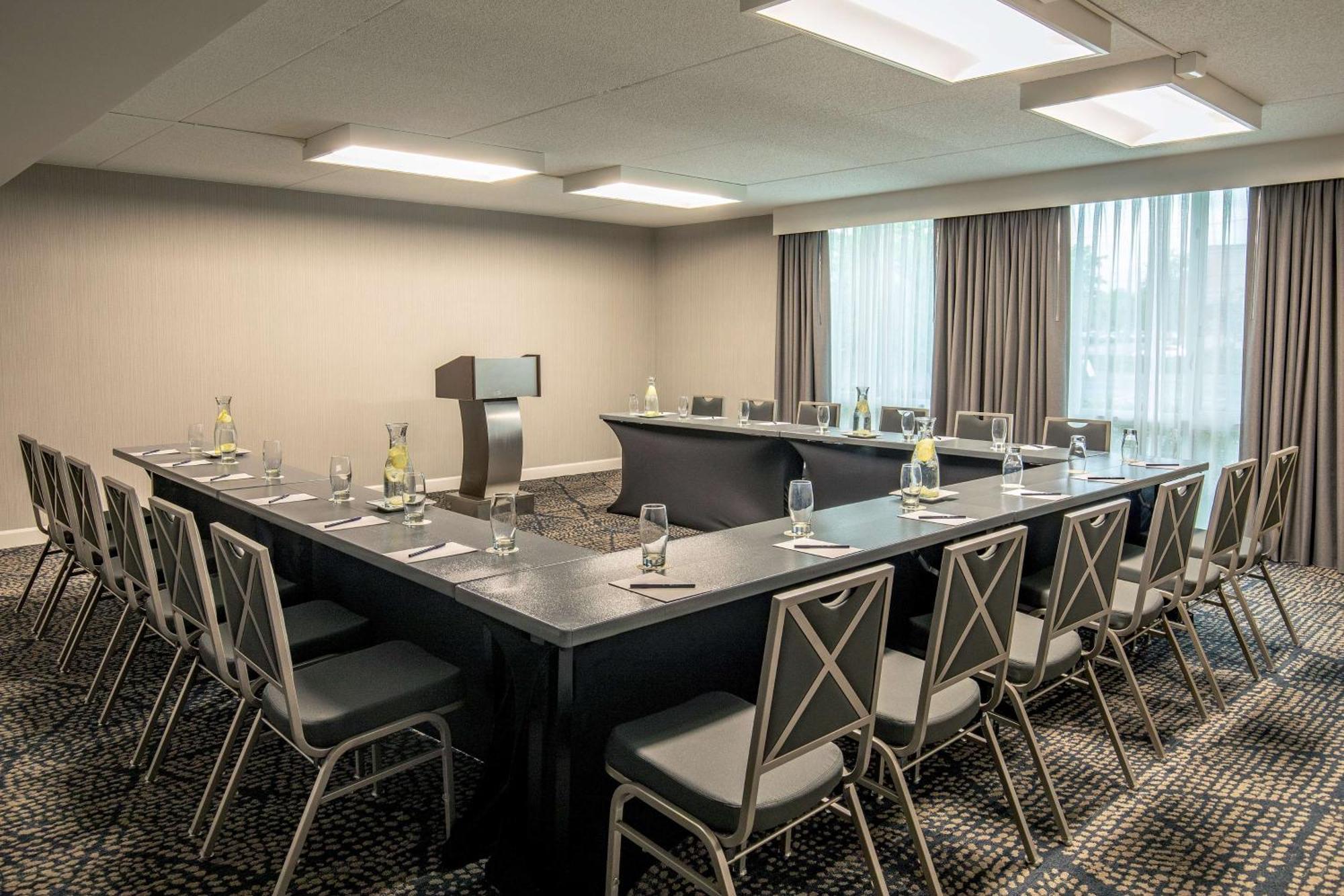 DoubleTree by Hilton Hotel Chicago - North Shore centro de conferencias Skokie Exterior foto